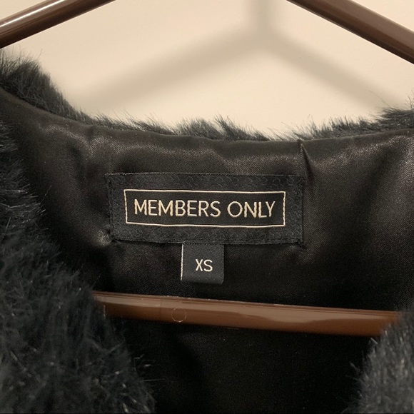 Faux fur black vest with faux leather detail - Picture 4 of 4